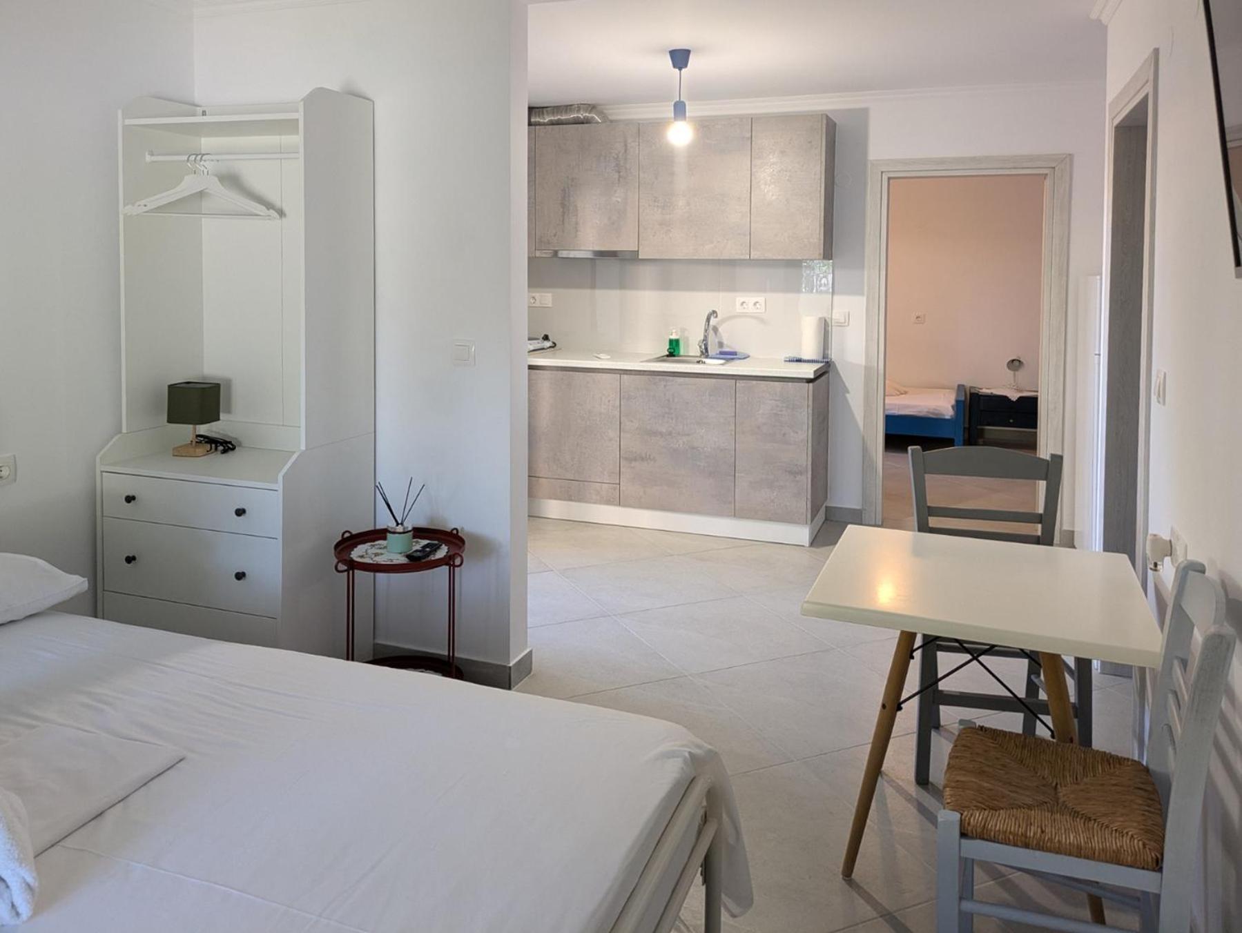 Melina Apartments Nikiti  Eksteriør billede